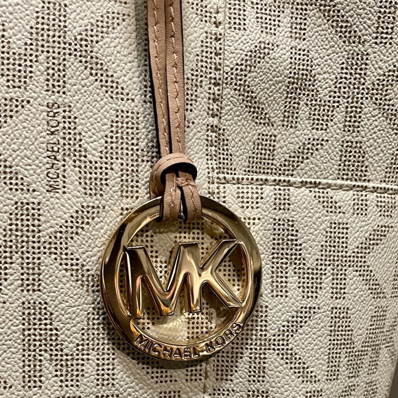 Michael Kors Jet Set Tote Bag - Picture 8 of 14